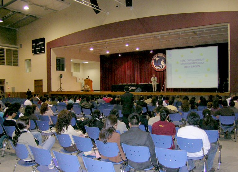 Evento EMPRENDEPUCP 2006_2